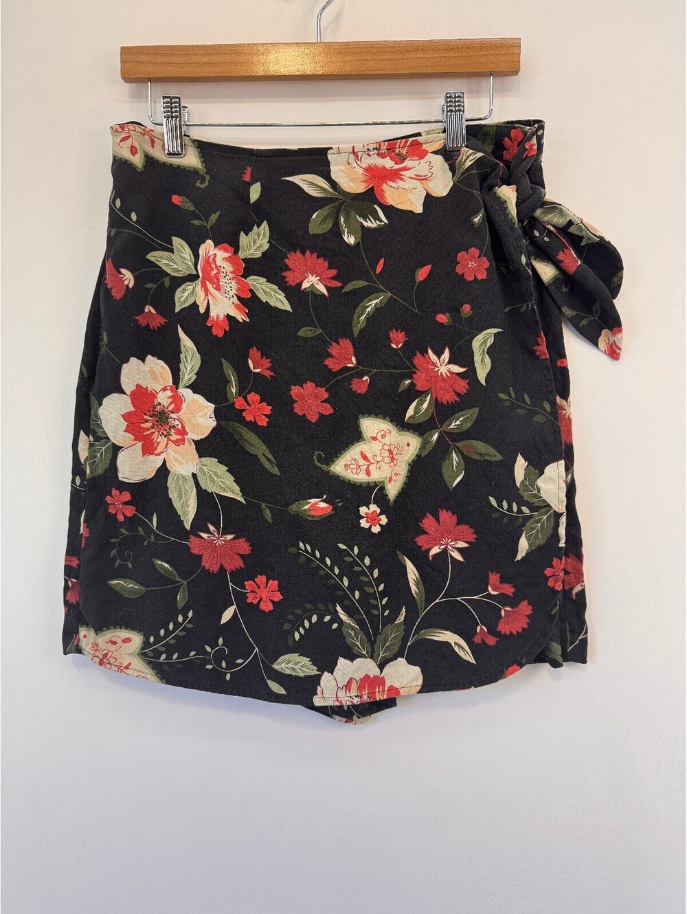 IZOD 100% Silk Skort Black Floral Wrap Y2K Boho Cottagecore Womens Size 14